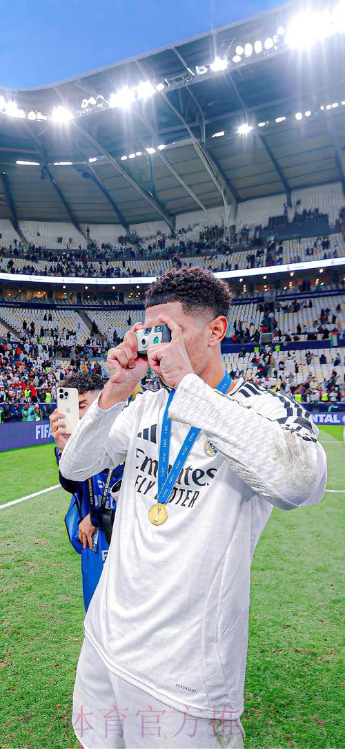 官方-皇马球星贝林厄姆、凯塞多包揽男女足金童奖